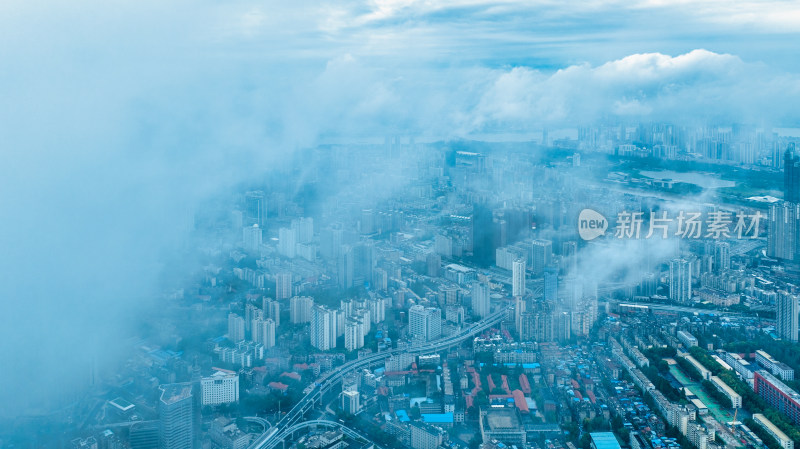 湖北武汉硚口区阴云天气城市航拍