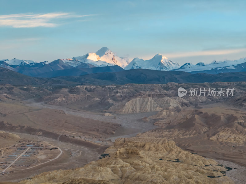 西藏阿里地区古格王朝文化遗迹日落高空航拍