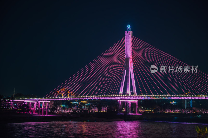 夜色中的景洪市澜沧江大桥