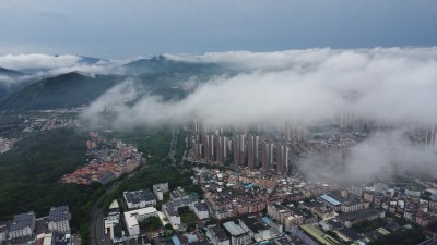 广东东莞：雨后清溪镇云雾缭绕宛如仙境