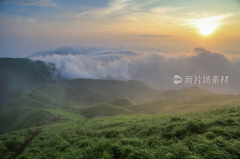 唯美清晨高山日出云海 武功山高山草甸