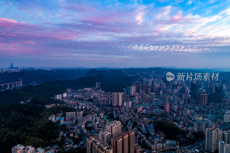 贵州贵阳城市清晨日出彩霞航拍图