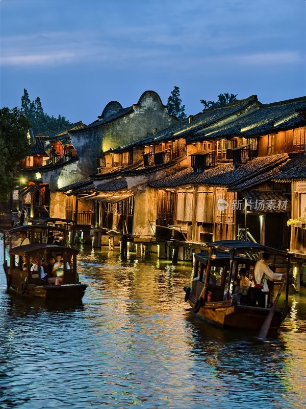 江南水乡，乌镇，夜景，游船