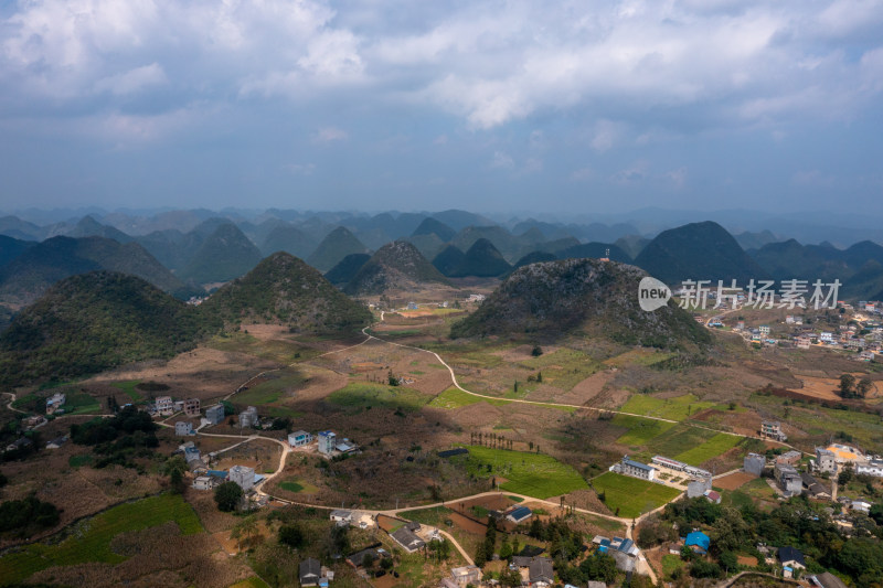 山脉 山峰 山峦 云雾缭绕的山峰