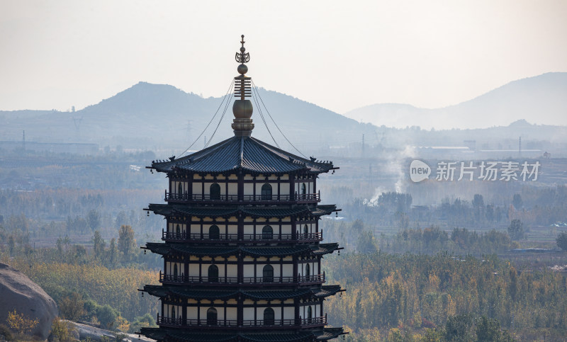 中式古塔秋日全景