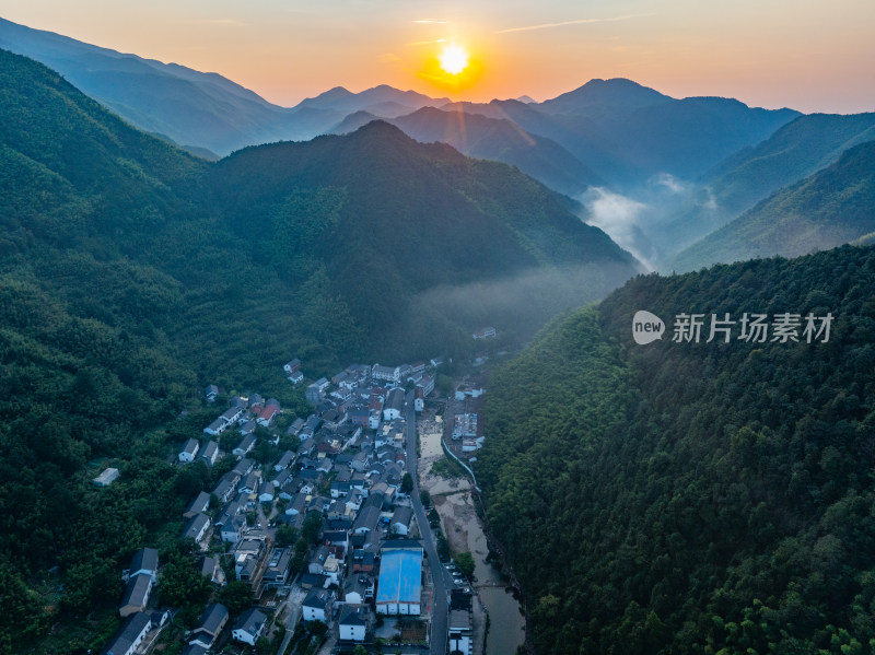 航拍浙江杭州临安区龙门秘境石门村山间村落