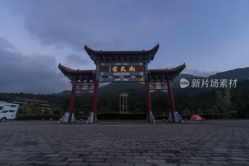 湖北南武当古色古香的传统牌坊建筑全景