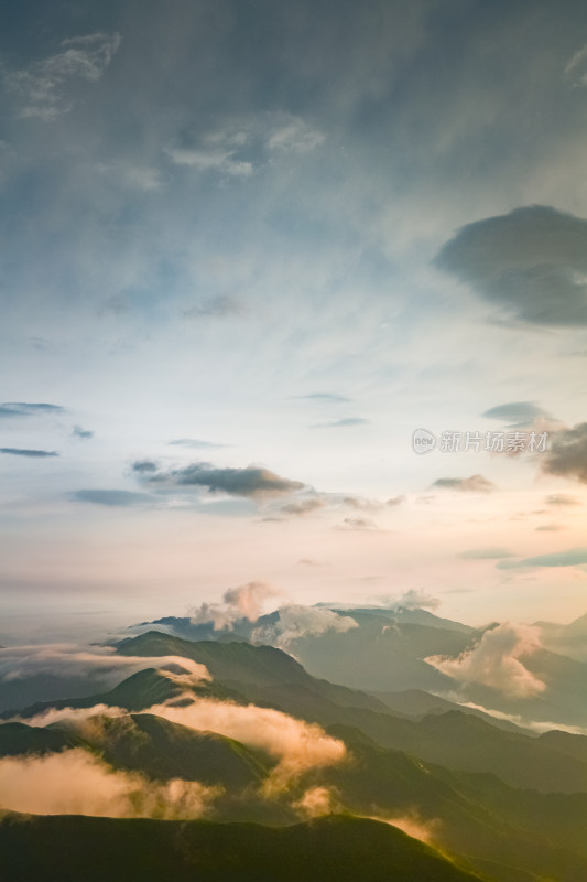 高山草甸武功山日出时分自然风景