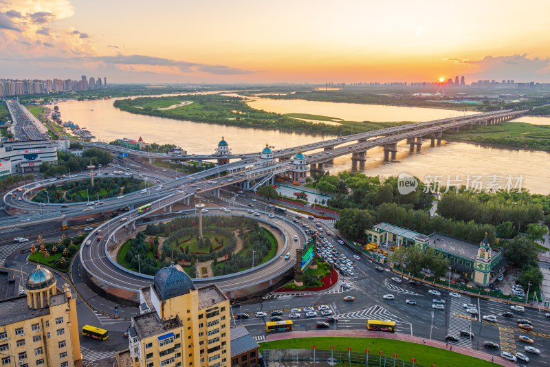 黑龙江哈尔滨松花江公路大桥夕阳晚霞