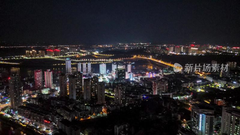 四川泸州城市大道夜景交通航拍图