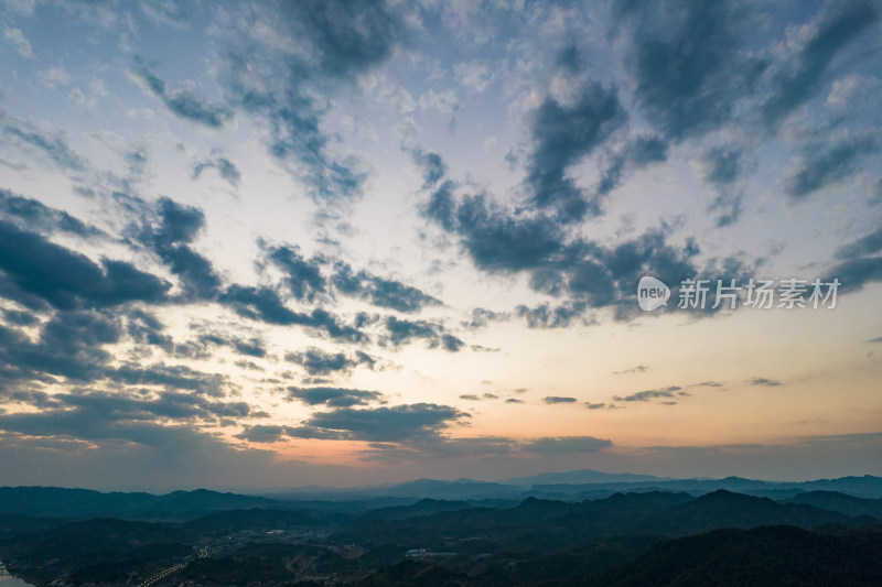 城市夜幕降临晚霞夕阳航拍