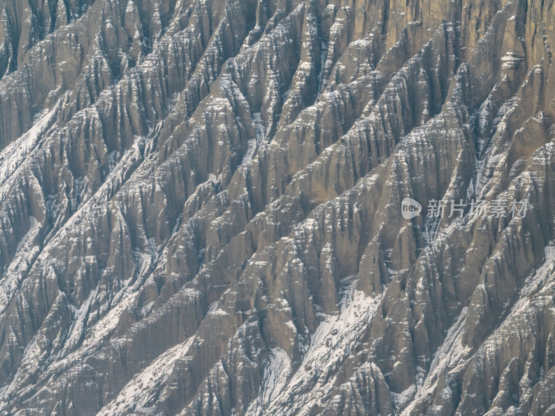 新疆北疆独山子大峡谷纹理雪山高空航拍