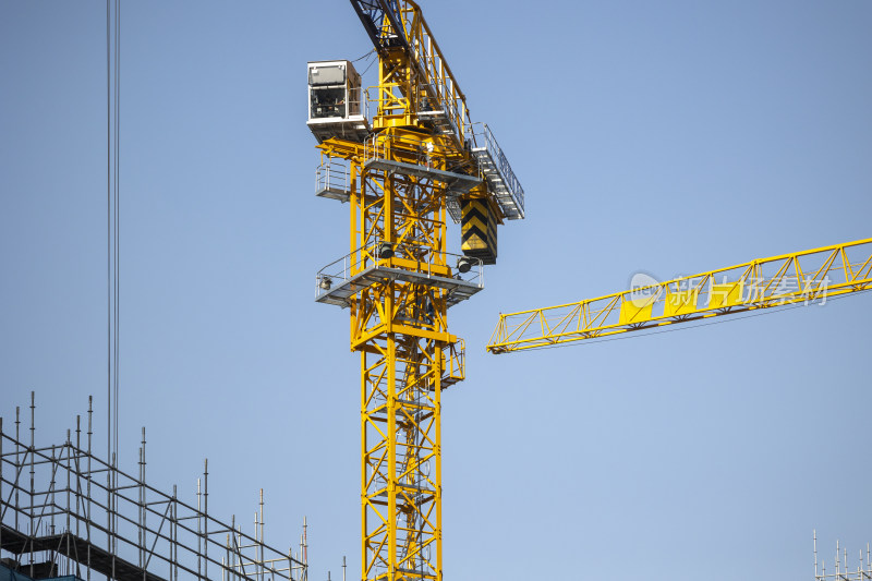 建筑施工工地工业起重机塔吊特写
