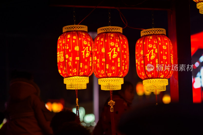 喜庆红灯笼夜景,洋溢传统节日氛围