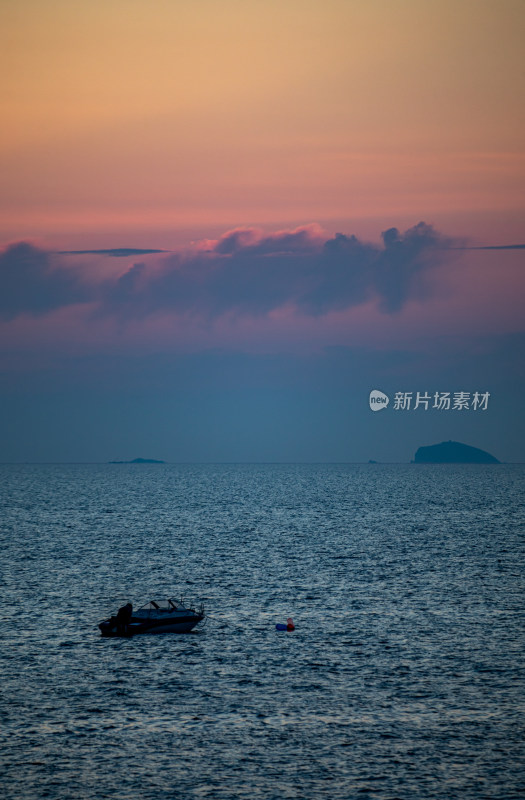 山东烟台东山栈桥海上日出海天相接一色景观