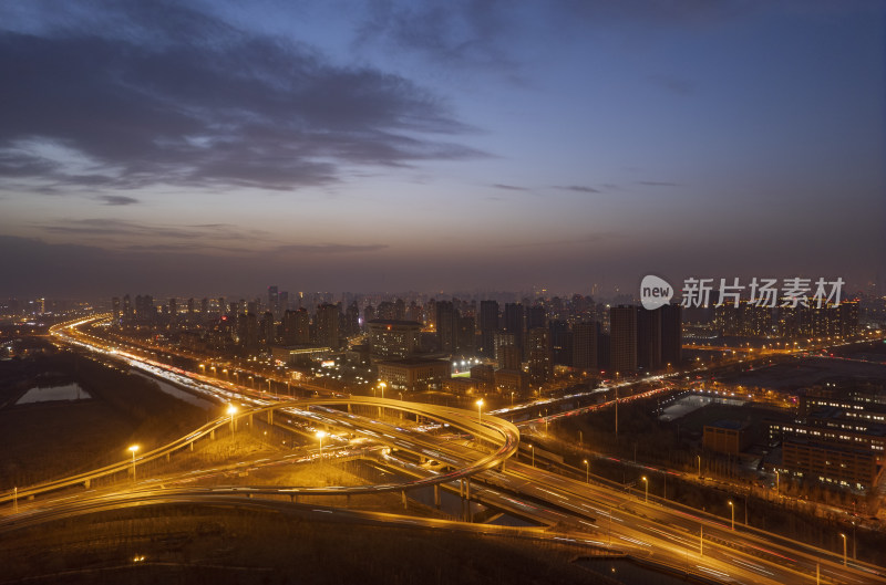 晚高峰天津立交桥车流街道交通夜景航拍