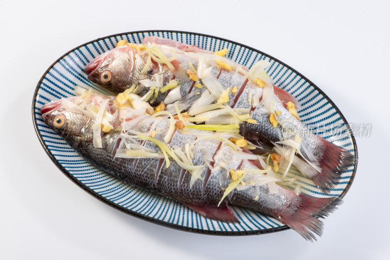 烹饪流程腌制鲈鱼