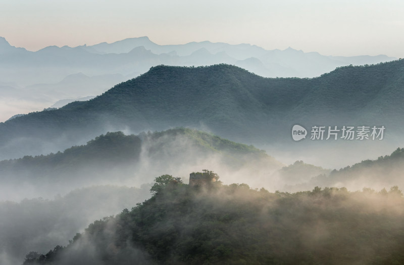 攀登金山岭长城