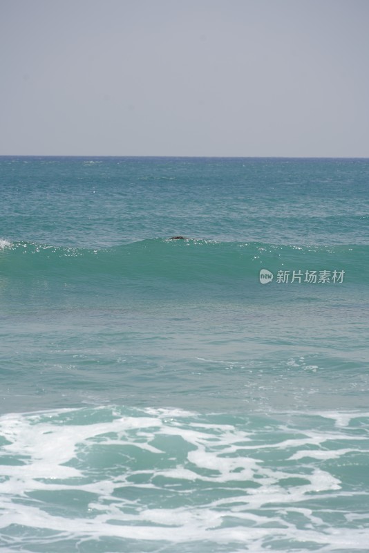 海南三亚万宁日月湾海浪