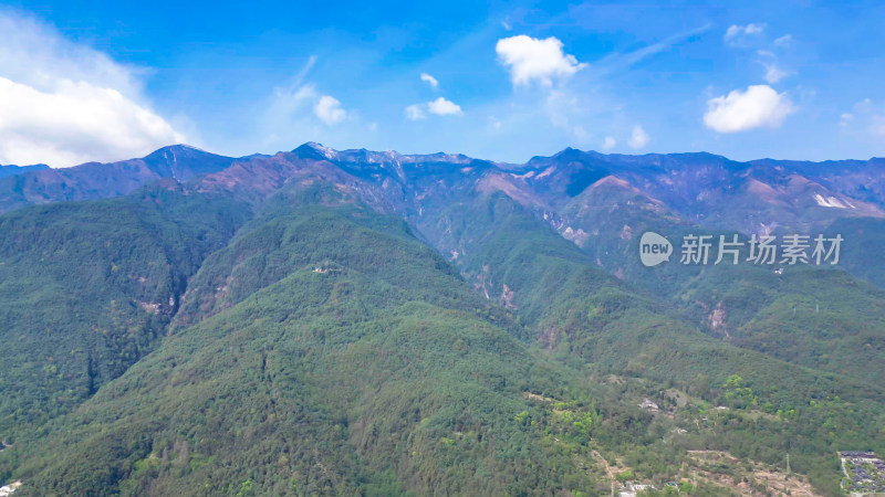 云南大理古镇苍山洱海蓝天白云旅游航拍