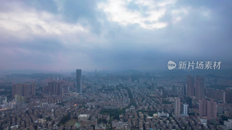 城市极端天气暴雨来袭航拍广东中山