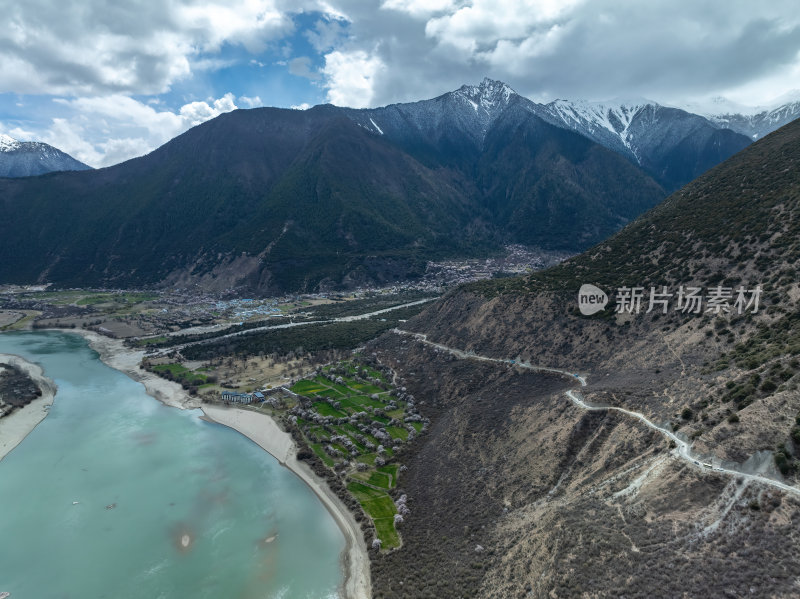 西藏林芝桃花节南迦巴瓦峰多雄拉云雾航拍