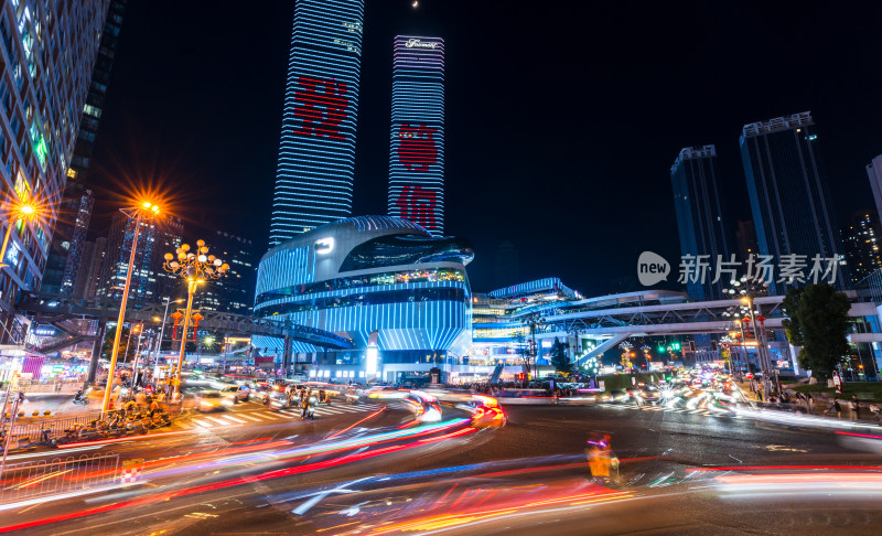 贵阳花果园海豚广场双子塔夜景车流