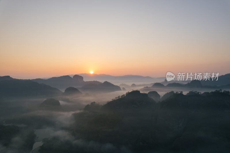 国风意境山水云海日出风格