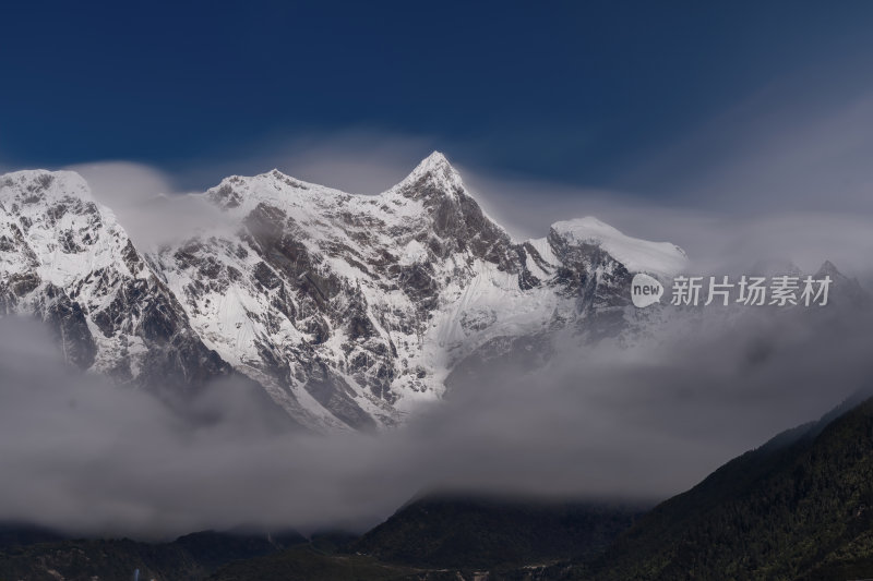 西藏林芝索松村南迦巴瓦峰雪山云海之巅