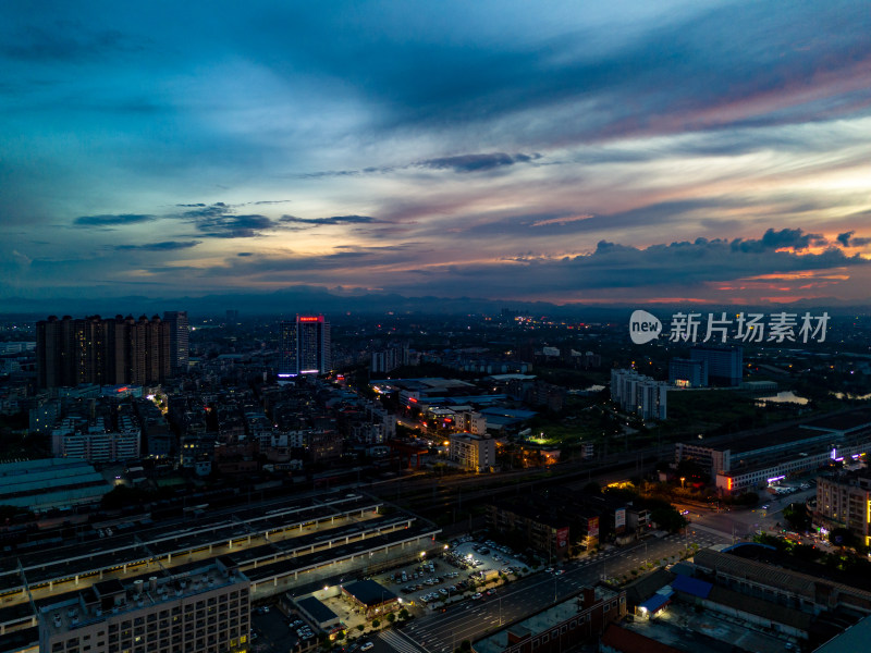 玉林城市夜幕降临晚霞航拍图