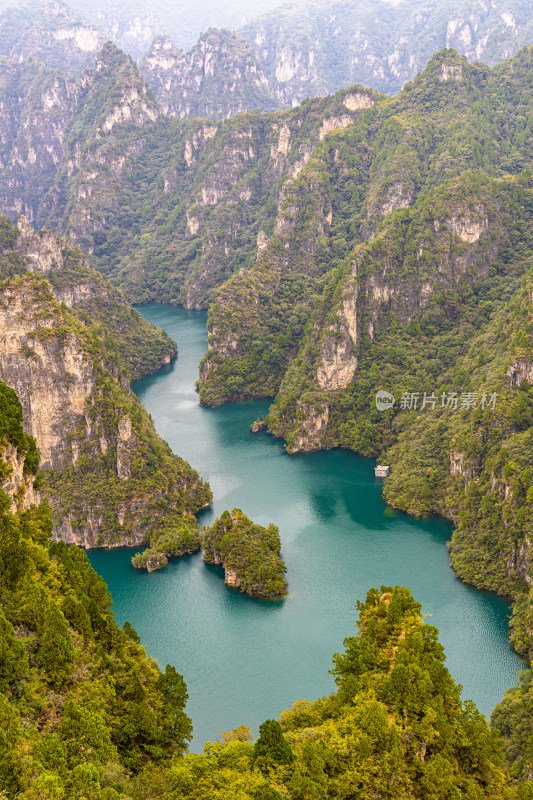 航拍峰林峡山水风光全景