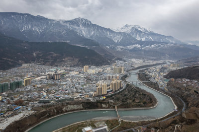 四川雅安理县雪山下的高原城市航拍