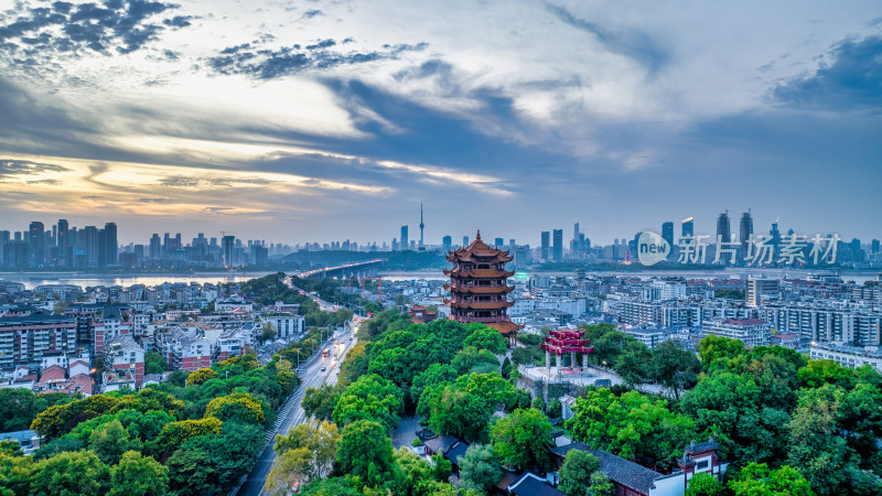 中国湖北武汉黄鹤楼傍晚及夜晚航拍