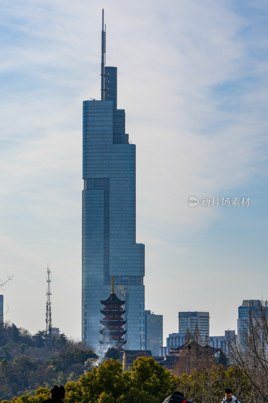 南京紫峰大大厦与鸡鸣寺同框 古今同框