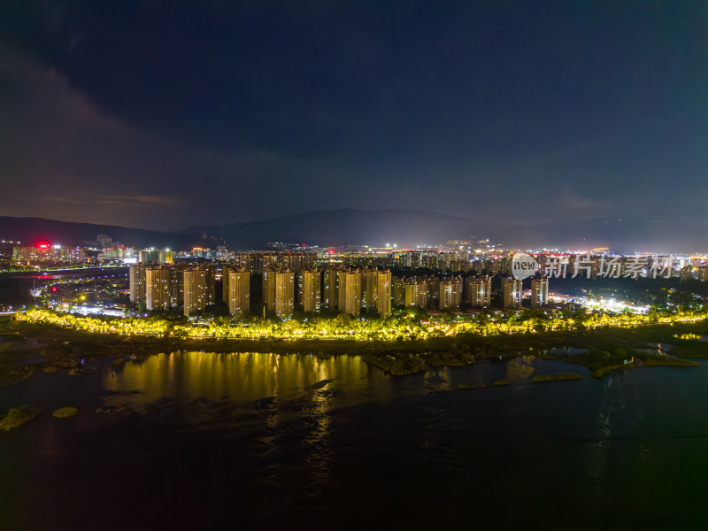 航拍夜晚的西双版纳景洪市