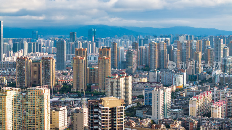 云南昆明主城区高楼清晨航拍