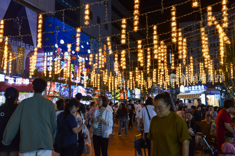 青岛台东步行街夜景夜晚延时