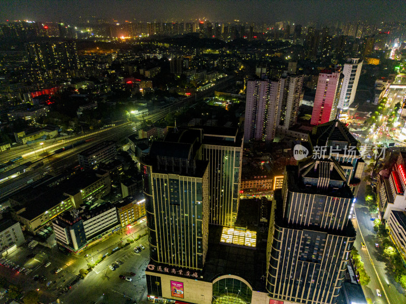 城市夜幕降临夜景灯光万家灯火航拍摄影图