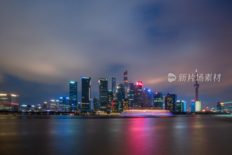 上海北外滩现代城市建筑摩天大楼