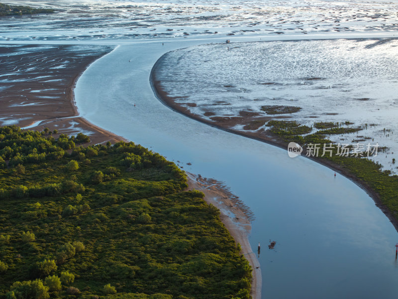 广东大湾区深圳前海湾涂滩日落城市航拍