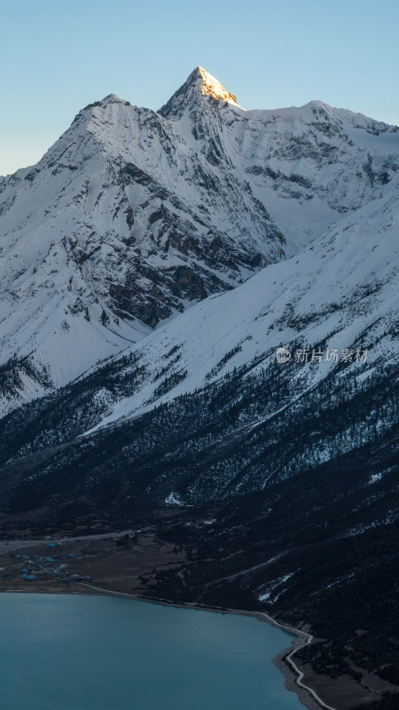 西藏昌都然乌湖来古雪山冰湖高空航拍