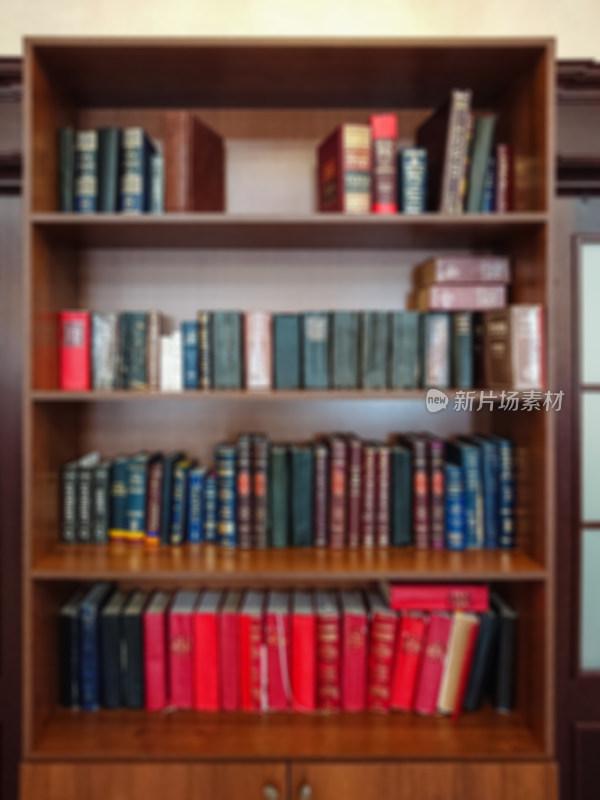 木质书架及陈列书籍