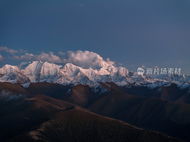 四川甘孜州木雅神山贡嘎神山雪山高空航拍