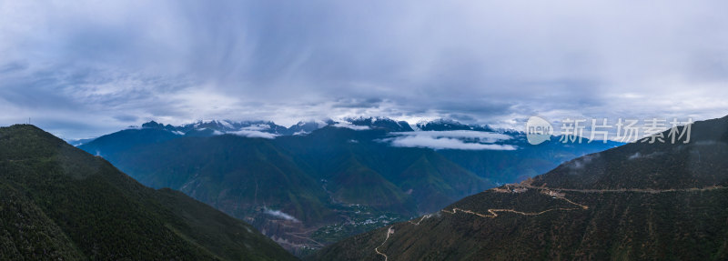 雪山全景