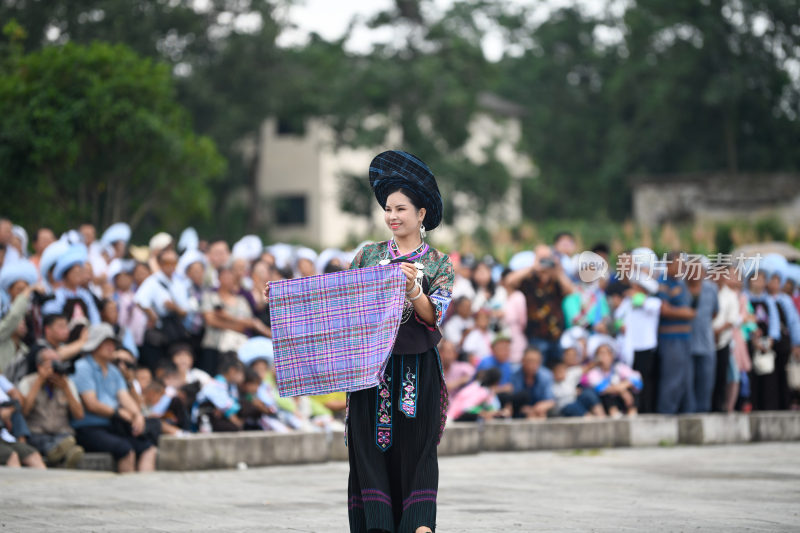 少数民族服饰展示