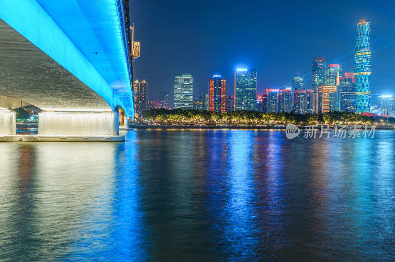 广州珠江广州大桥与城市高楼建筑夜景