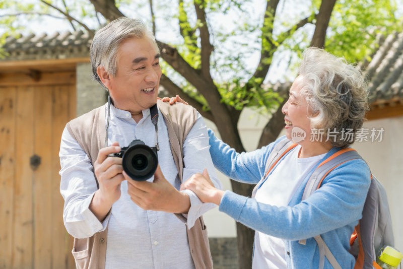 老年夫妻旅游