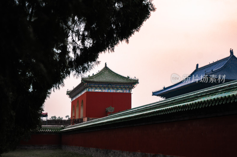 北京天坛古建筑红墙绿瓦景观