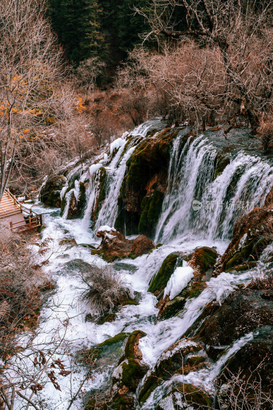 川西九寨沟冬季雪山碧蓝海子唯美