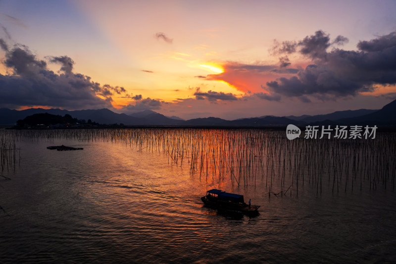 海上日落晚霞的福建霞浦沿海滩涂自然风光